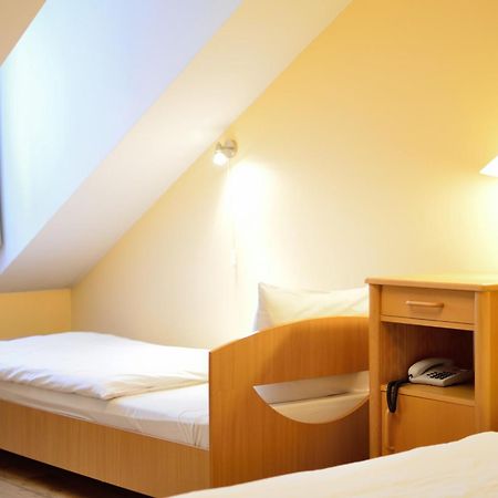 Wenderedu Business Center Bed and Breakfast Wrocław Buitenkant foto