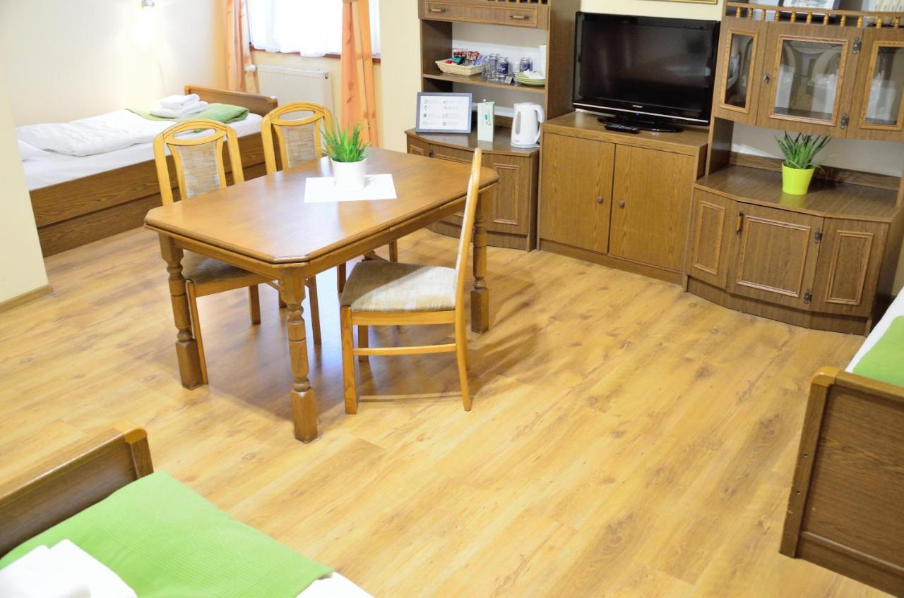 Wenderedu Business Center Bed and Breakfast Wrocław Buitenkant foto