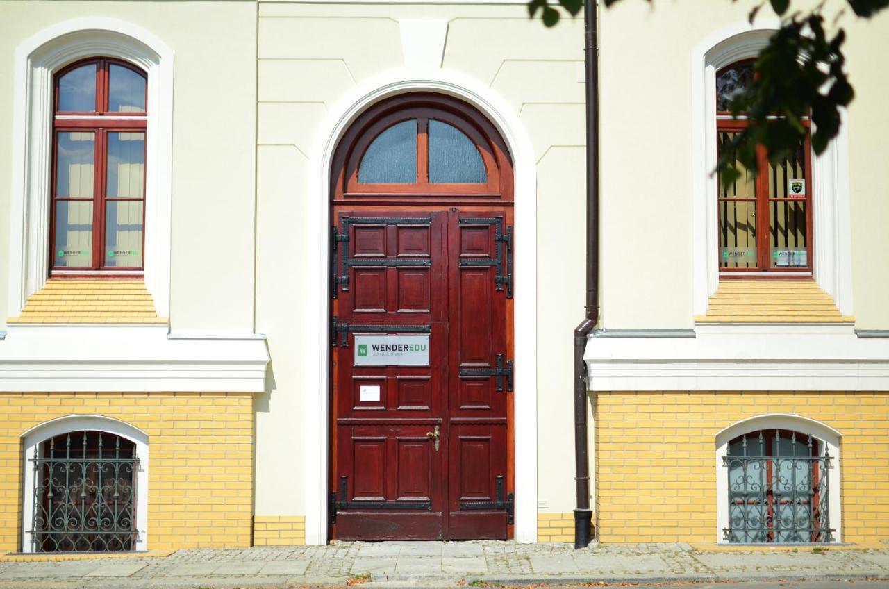 Wenderedu Business Center Bed and Breakfast Wrocław Buitenkant foto