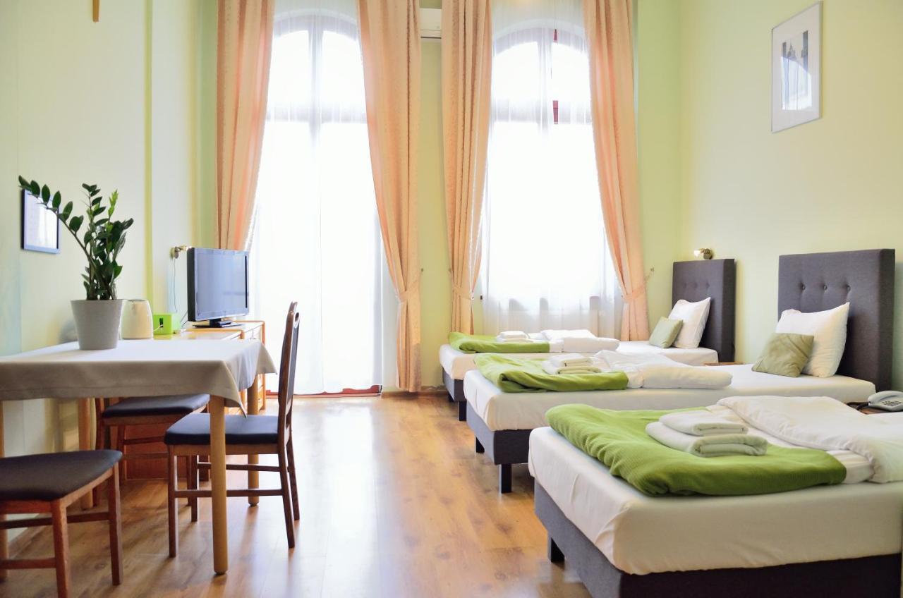 Wenderedu Business Center Bed and Breakfast Wrocław Buitenkant foto