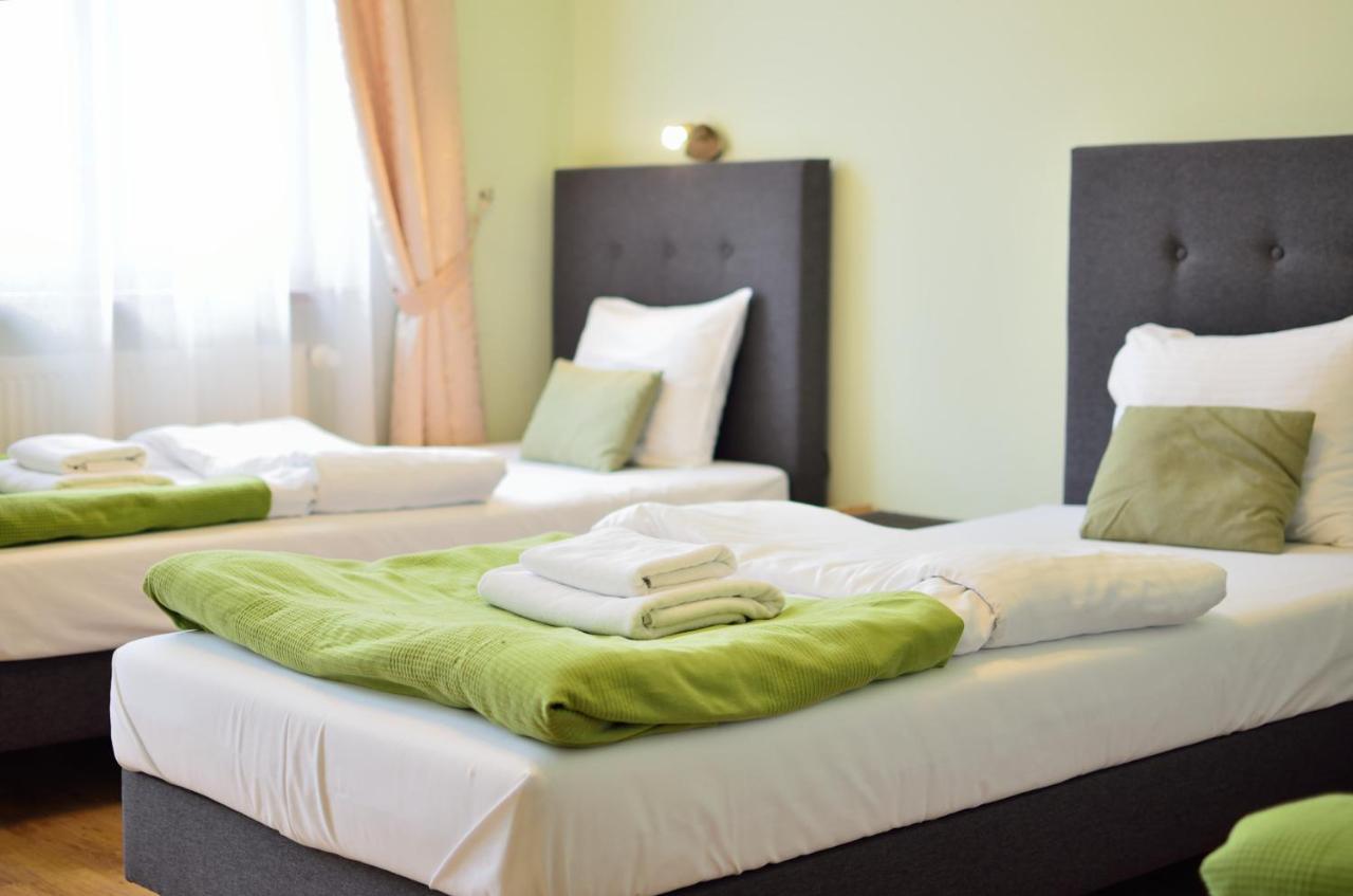 Wenderedu Business Center Bed and Breakfast Wrocław Buitenkant foto