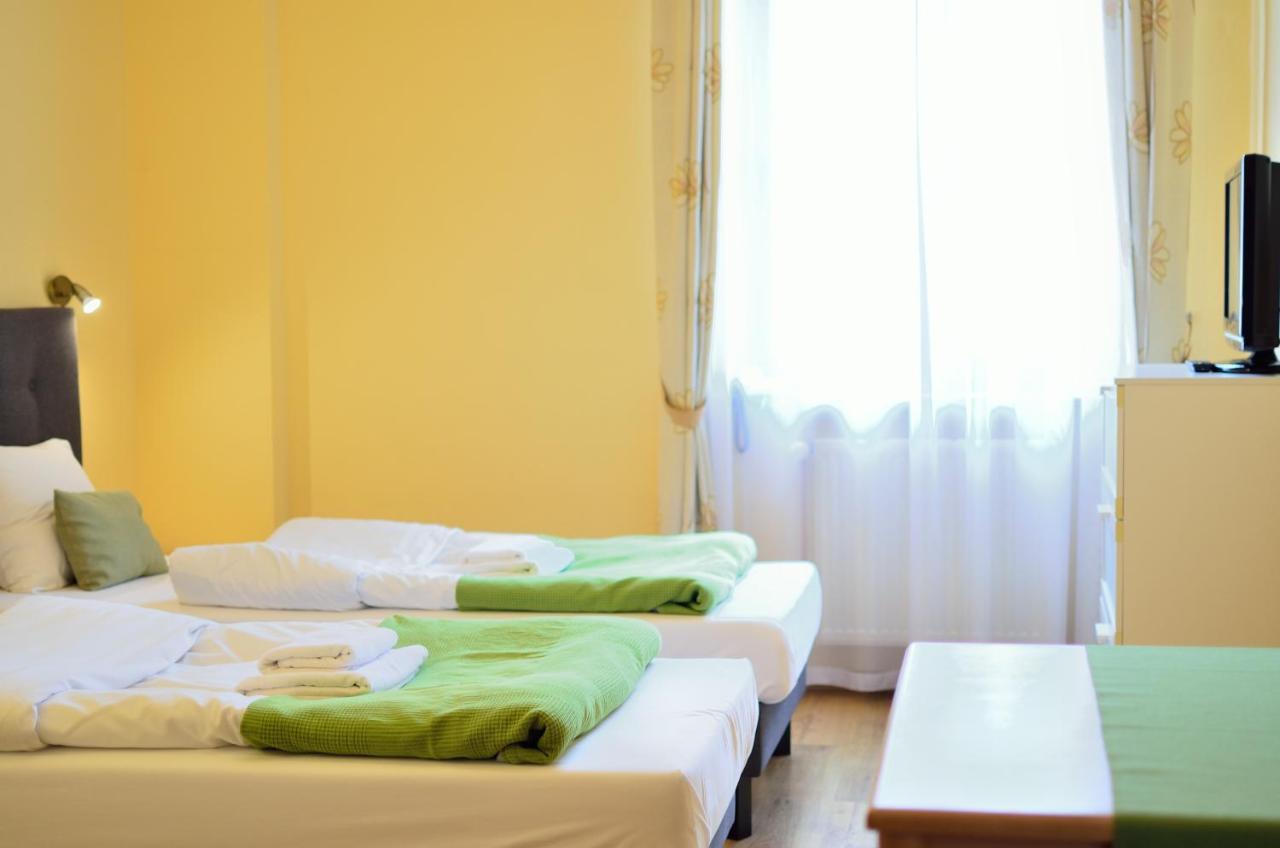 Wenderedu Business Center Bed and Breakfast Wrocław Buitenkant foto