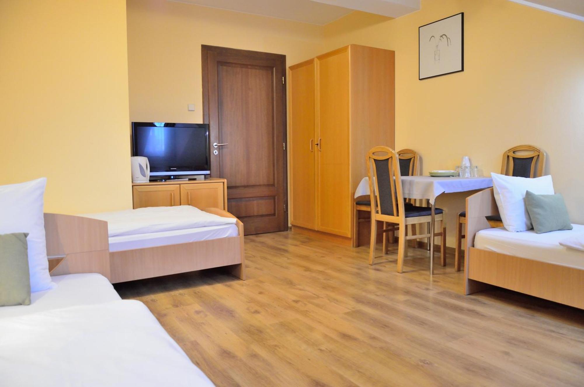 Wenderedu Business Center Bed and Breakfast Wrocław Buitenkant foto