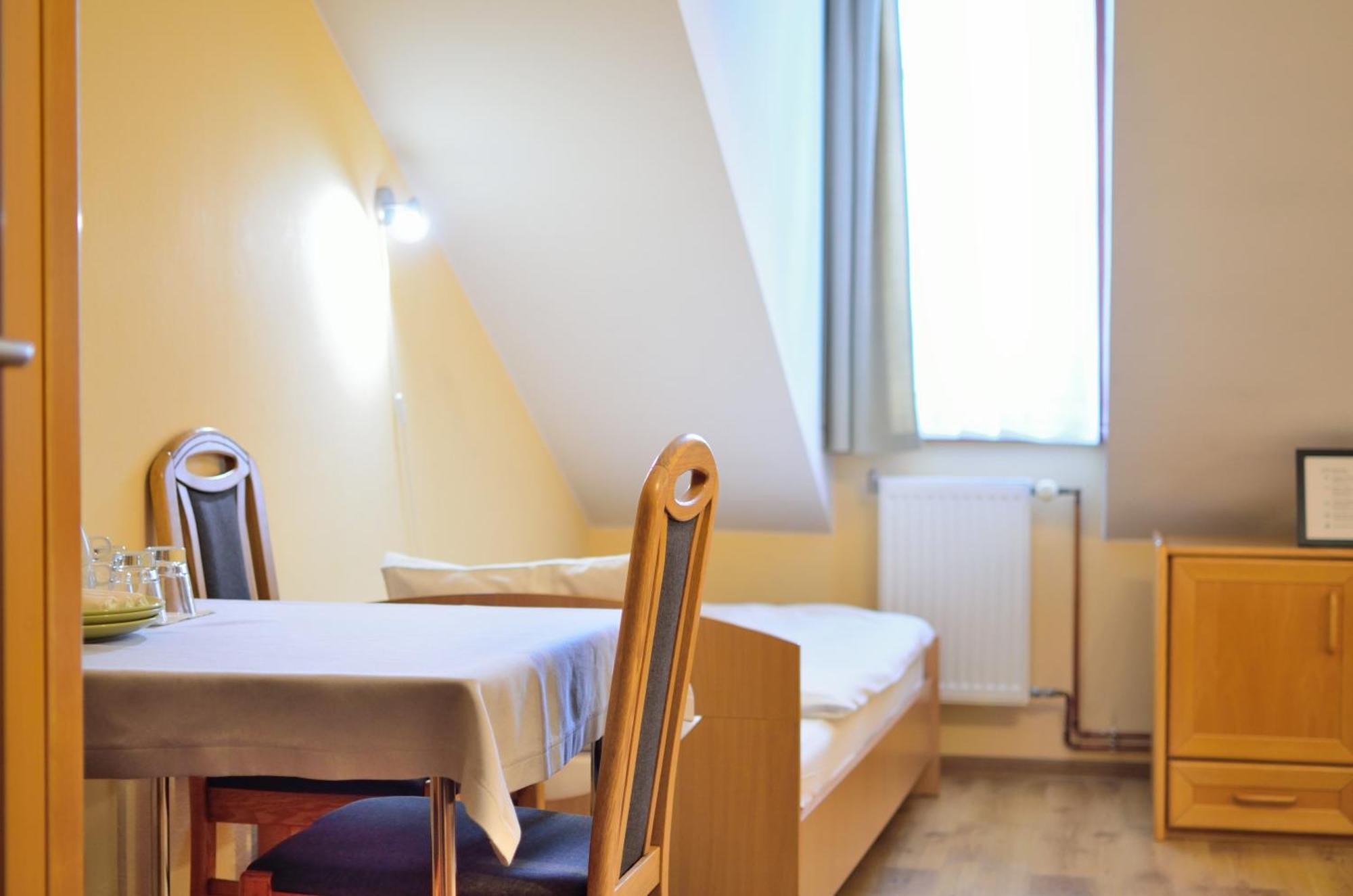 Wenderedu Business Center Bed and Breakfast Wrocław Buitenkant foto