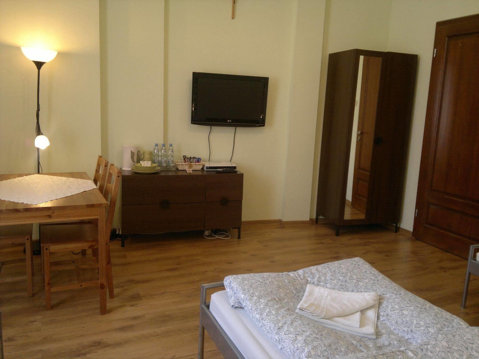 Wenderedu Business Center Bed and Breakfast Wrocław Buitenkant foto