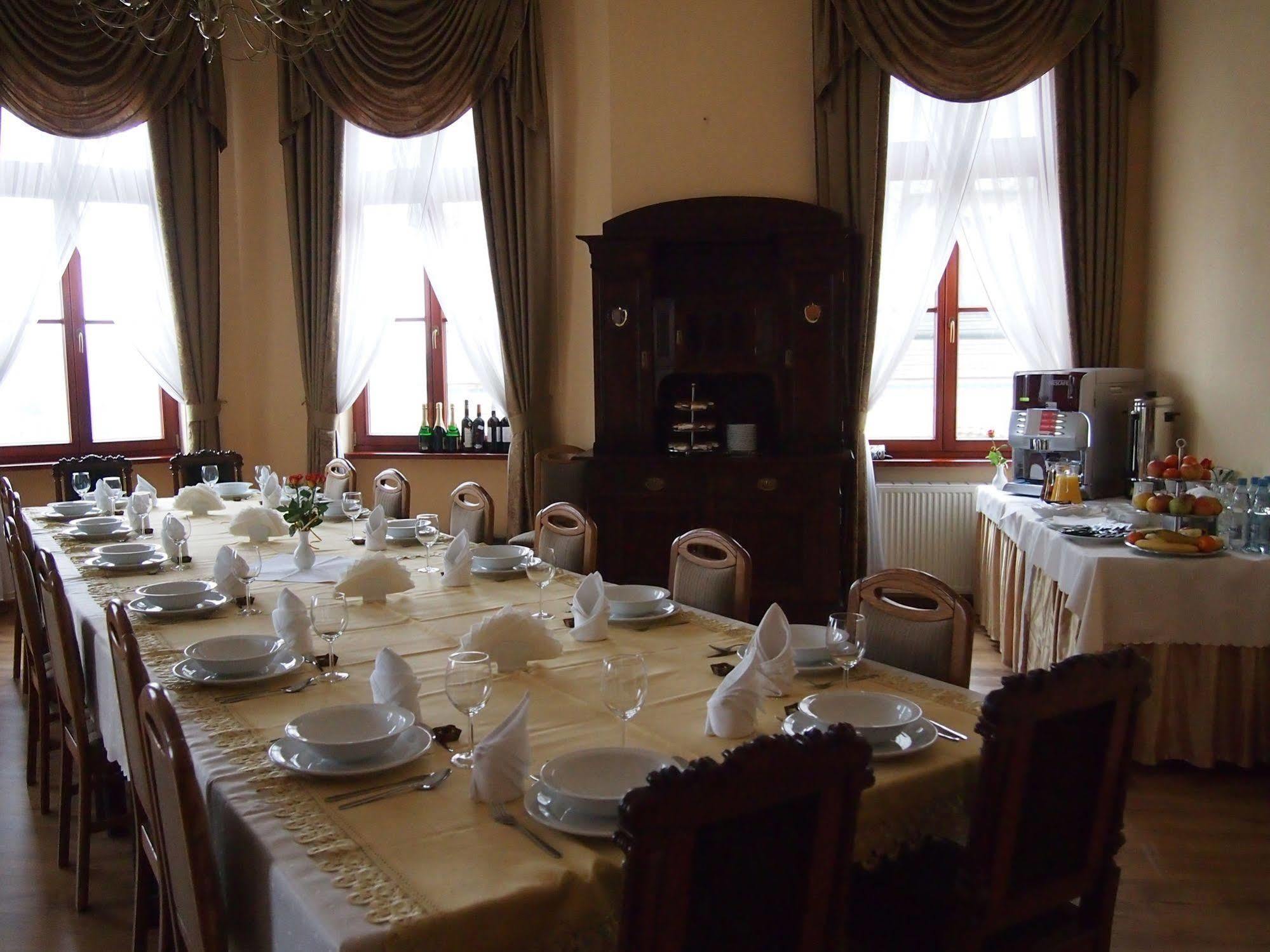 Wenderedu Business Center Bed and Breakfast Wrocław Buitenkant foto