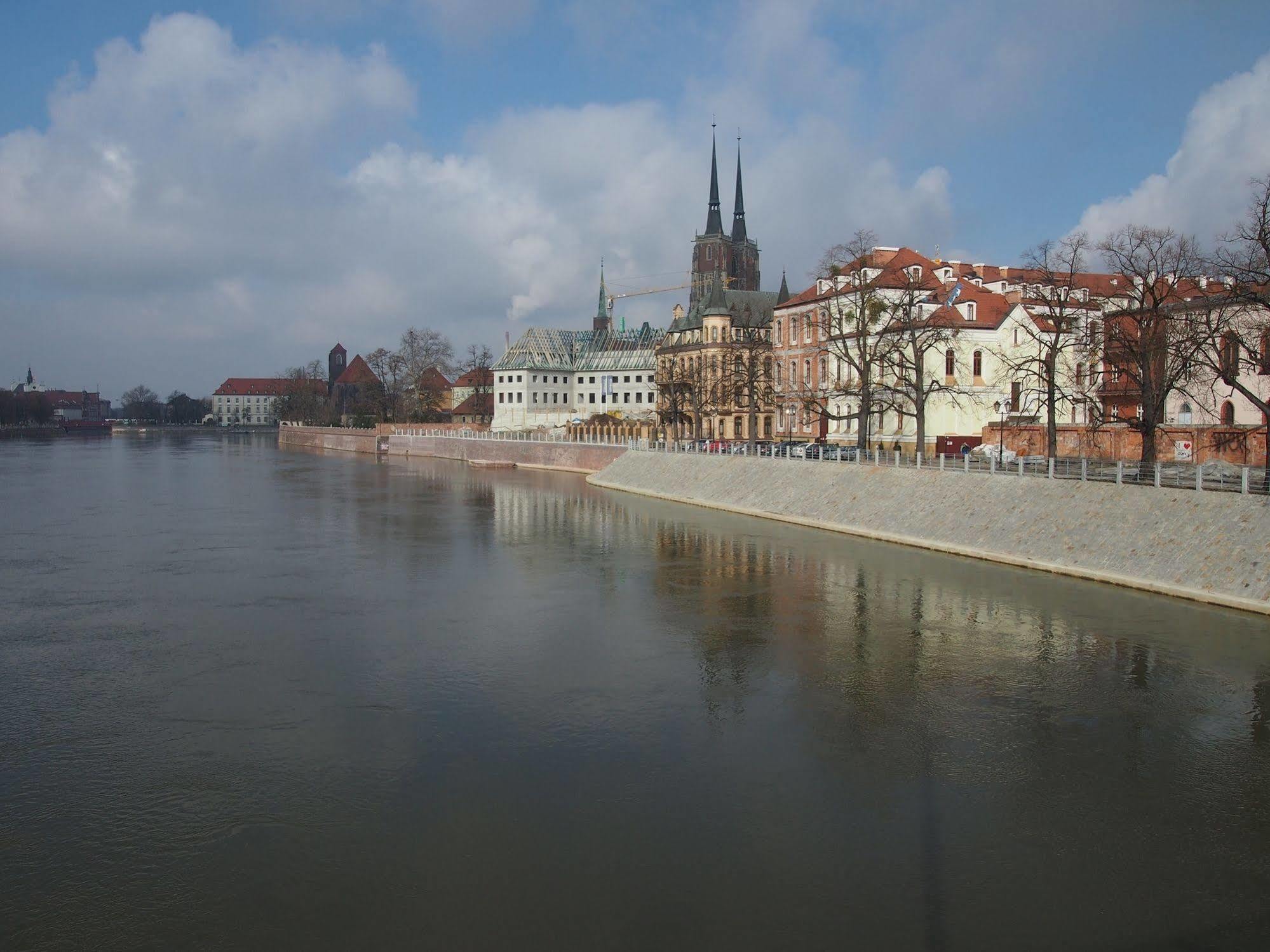 Wenderedu Business Center Bed and Breakfast Wrocław Buitenkant foto