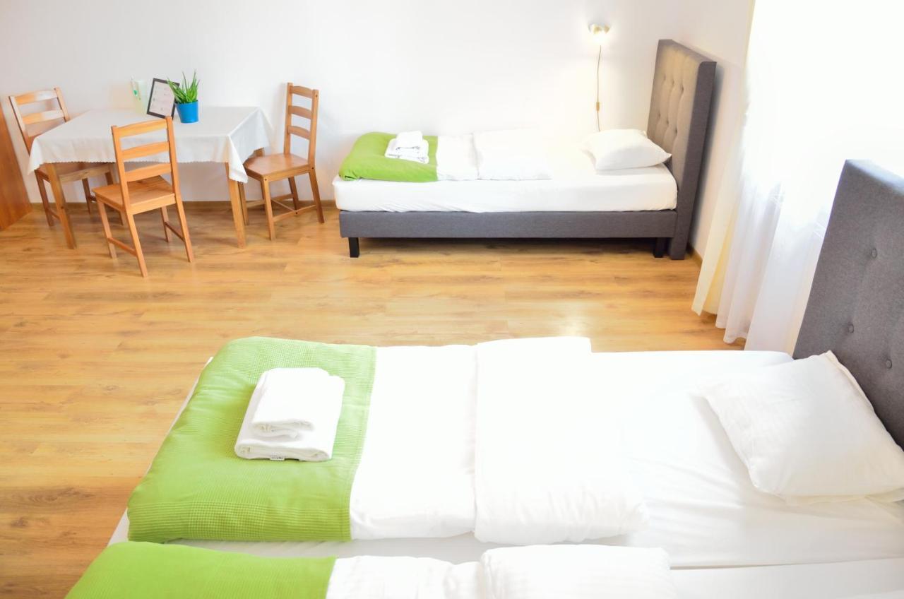 Wenderedu Business Center Bed and Breakfast Wrocław Buitenkant foto