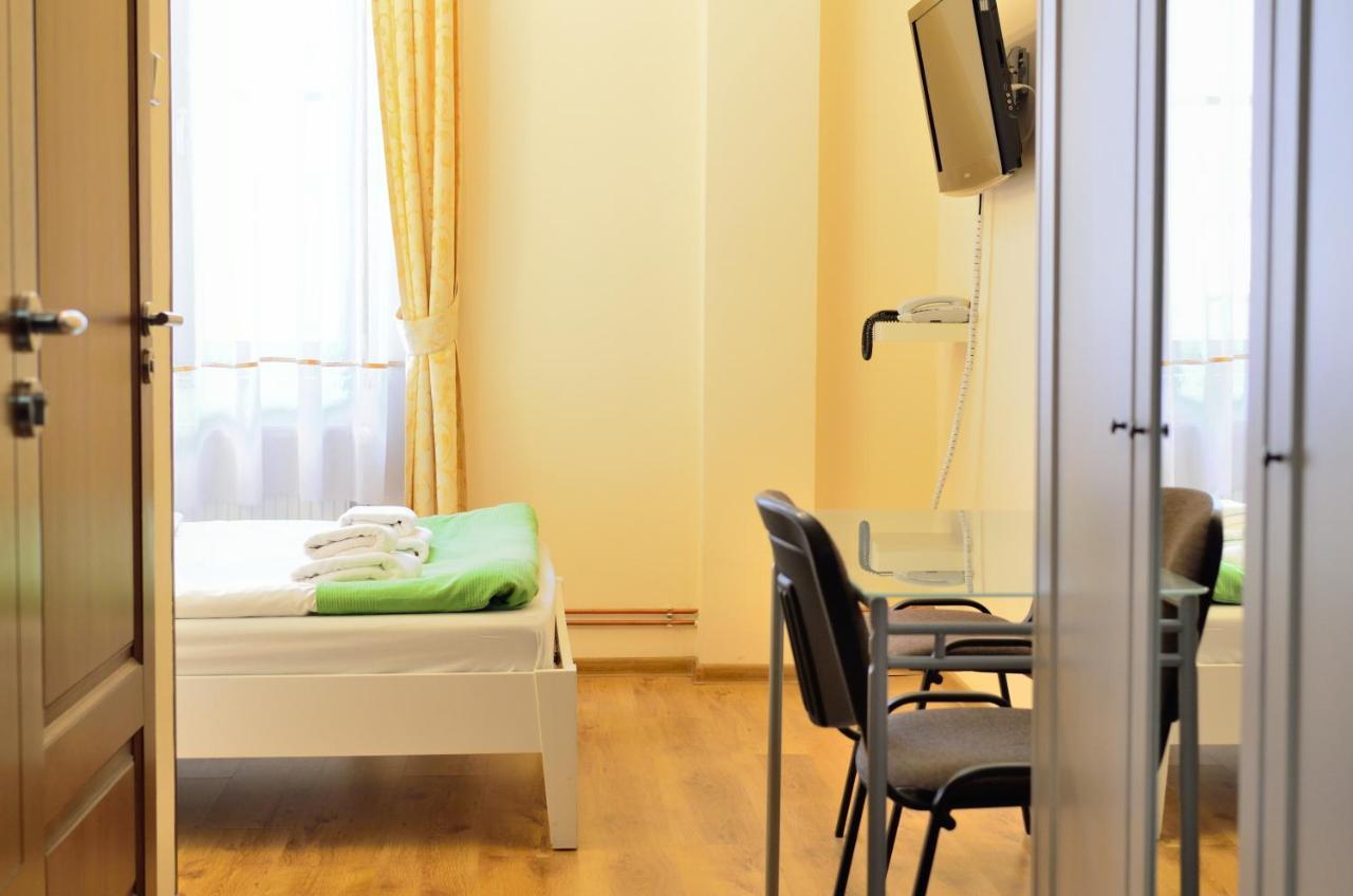 Wenderedu Business Center Bed and Breakfast Wrocław Buitenkant foto