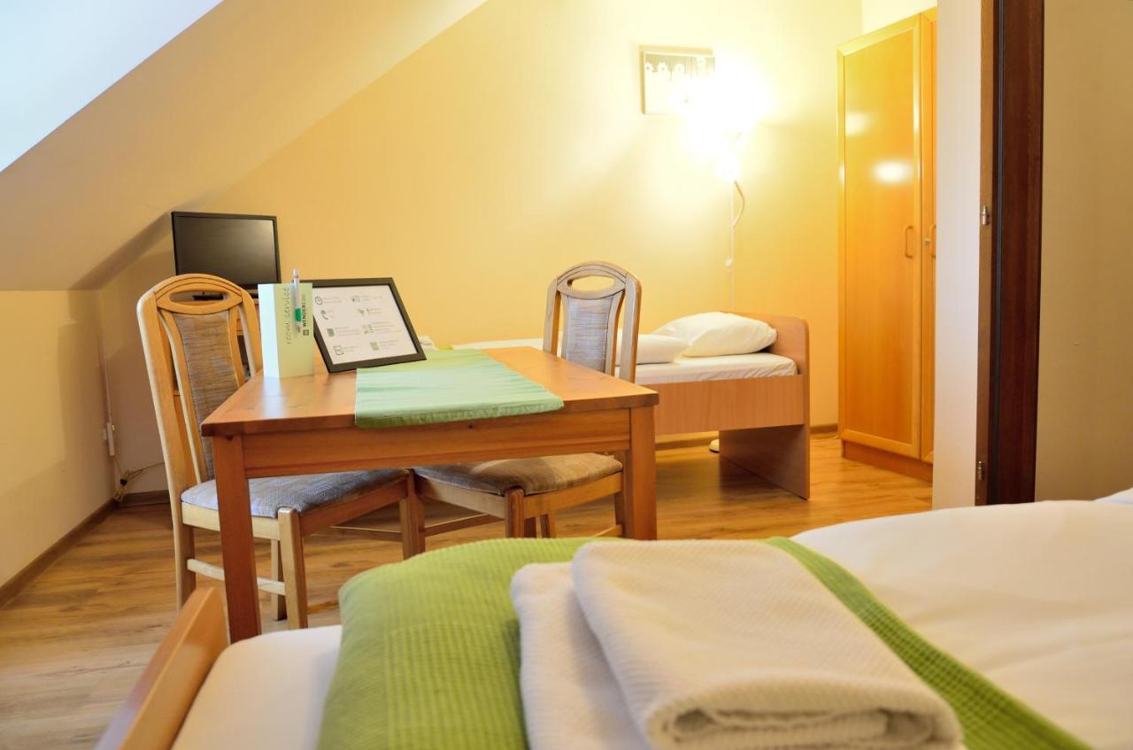Wenderedu Business Center Bed and Breakfast Wrocław Buitenkant foto