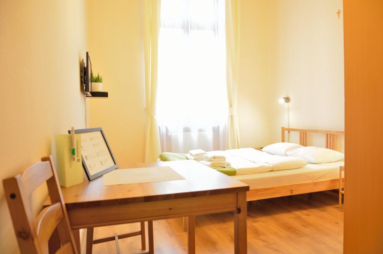 Wenderedu Business Center Bed and Breakfast Wrocław Buitenkant foto