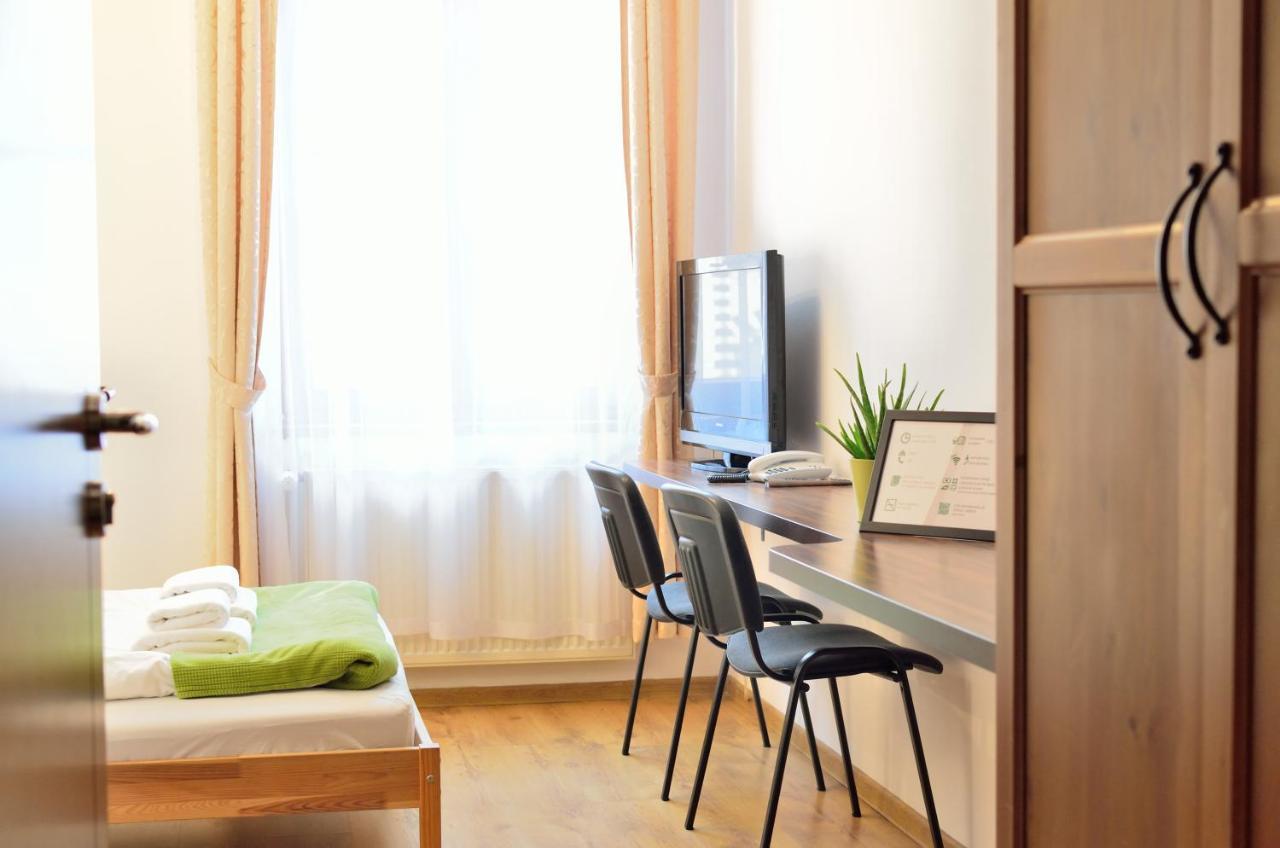 Wenderedu Business Center Bed and Breakfast Wrocław Buitenkant foto