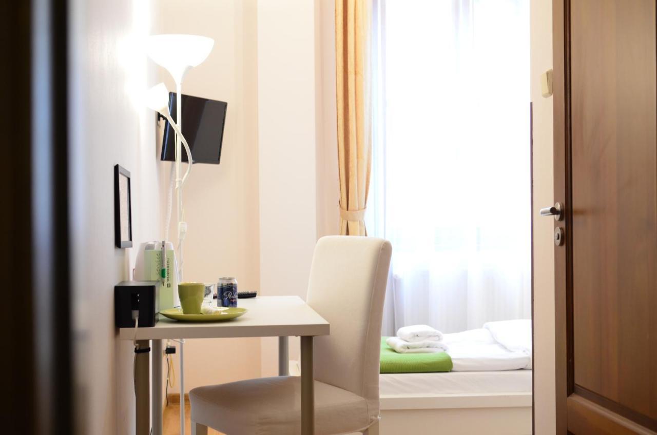 Wenderedu Business Center Bed and Breakfast Wrocław Buitenkant foto